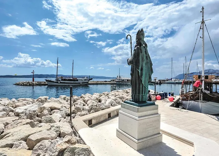 Gorgeous Apartment In Baska Voda