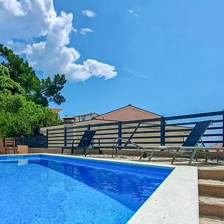 Nice Apartment In Baska Voda Baška Voda