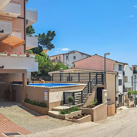 Nice Apartment In Baska Voda Διαμέρισμα